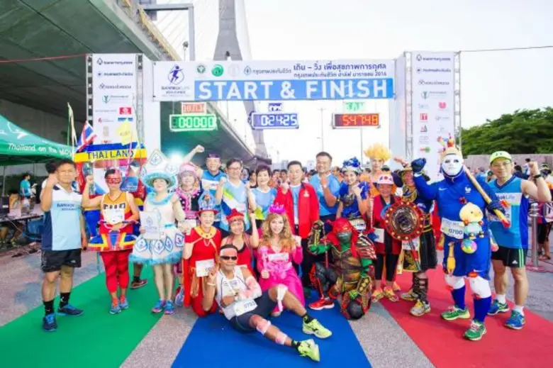 ประสบความสำเร็จอย่างยิ่งใหญ่ นักวิ่งกว่า 5,000 ชีวิตมาร่วมแบ่งปันมิตรภาพ และความสนุกสนาน กับงาน“เดิน-วิ่งเพื่อสุขภาพการกุศล กรุงเทพประกันชีวิต ฮาล์ฟ มาราธอน 2016” ชิงถ้วยพระราชทานสมเด็จพระเทพรัตนราชสุดาฯ สยามบรมราชกุมารี