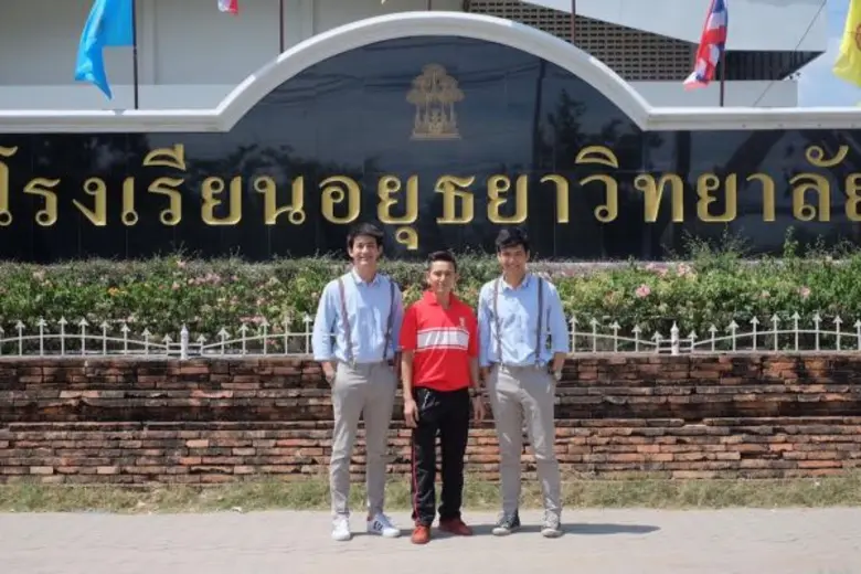 "รถโรงเรียน High School Reunion" อาทิตย์น...