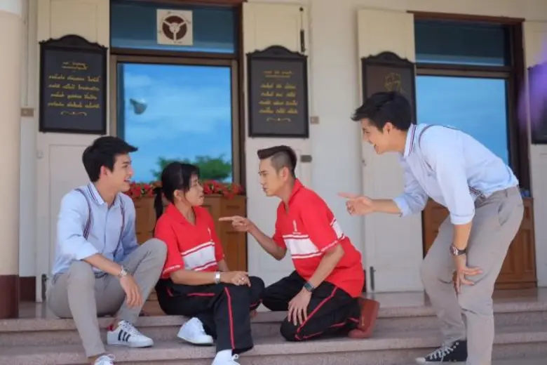 ทีวีไกด์: รายการ “รถโรงเรียน High School Reunion” “เอ ไชยา” เป็นปลื้ม กลับโรงเรียนสอนลิเกรุ่นน้อง!!!