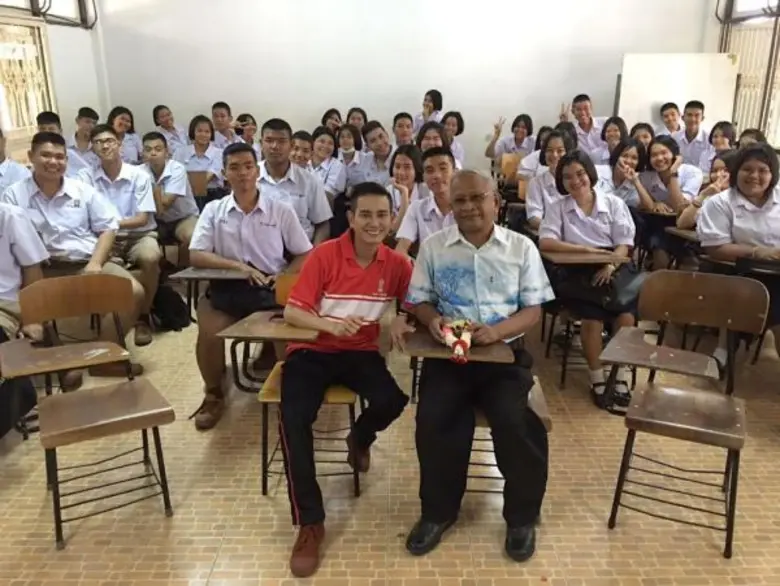 ทีวีไกด์: รายการ “รถโรงเรียน High School Reunion” “เอ ไชยา” เป็นปลื้ม กลับโรงเรียนสอนลิเกรุ่นน้อง!!!