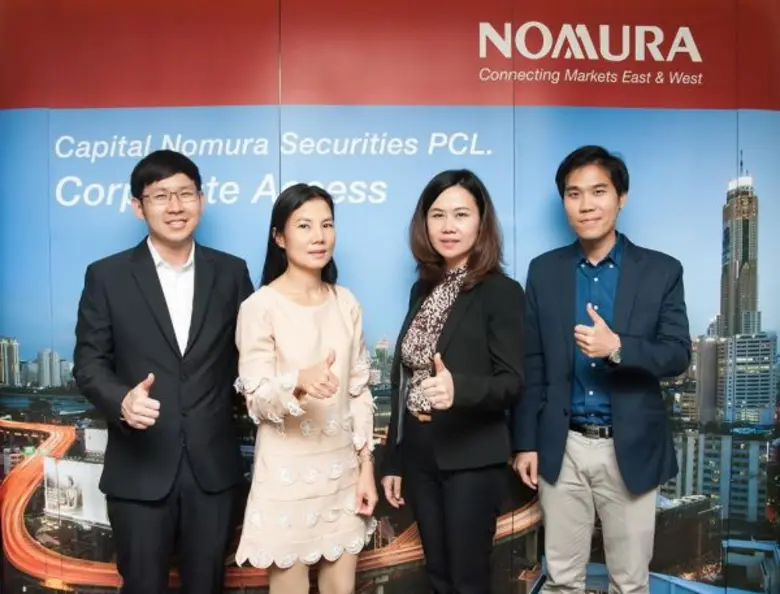 คุณจันทร์จิรา สมัครไทย (ที่ 2 จากขวา) ผู้...