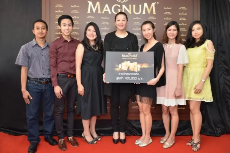 ปุณณิฏฐา พันธุ์ทวี (คนกลาง) ผู้อำนวยการฝ่...