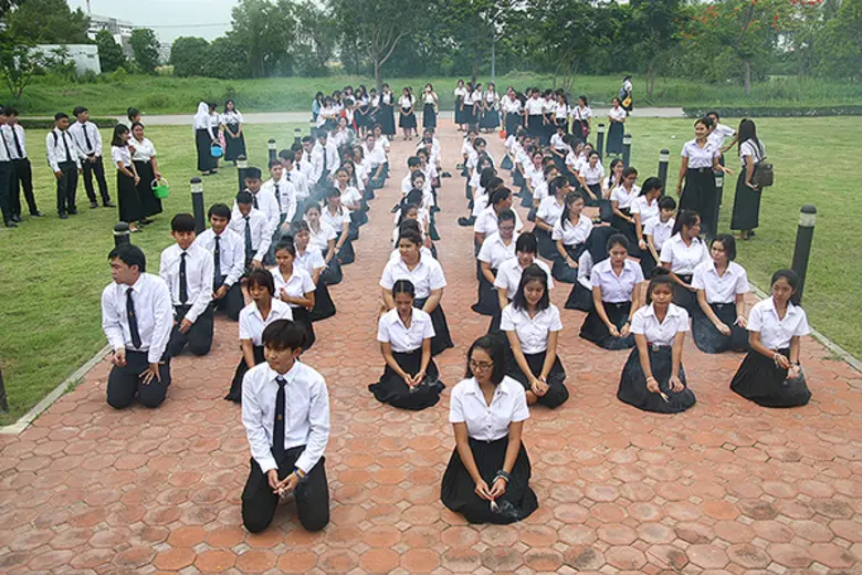 เฟรชชี่ปี 1 มรธ.สป.บูชา พระเจ้าตากฯเพื่อความเป็นศิริมงคล