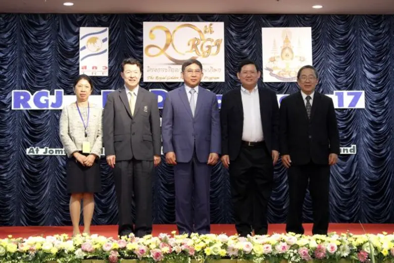 พลอากาศเอก ดร. ประจิน จั่นตอง รองนายกรัฐม...