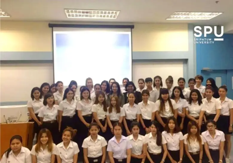 อ.พรรณทิพย์ อย่างกลั่น ผู้ช่วยคณบดีฝ่ายกิ...