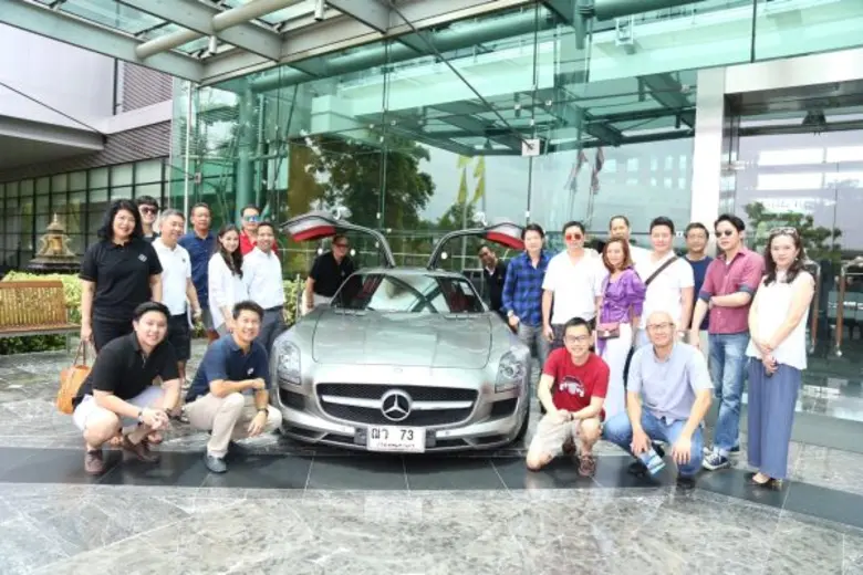 สยาม เศรษฐบุตร (แถวหน้า, ที่ 2 จากซ้าย) ป...