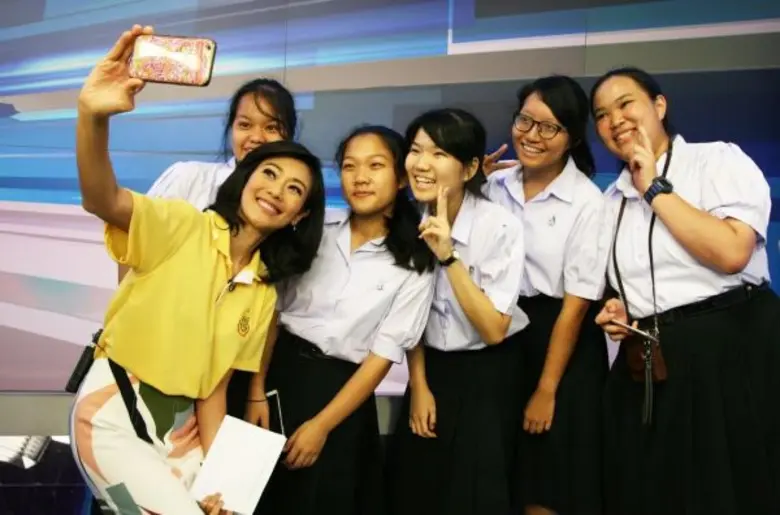 พิธีกรสาวคุณภาพ " ดร. อริสรา กำธรเจริญ " ...