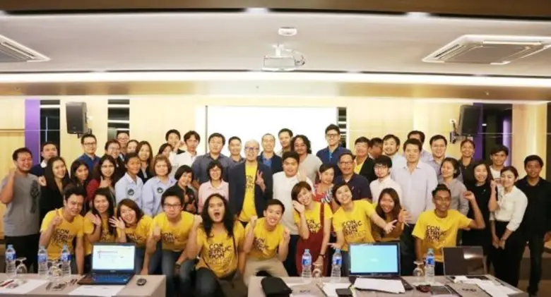 นายธนกฤต ภูสิงห์ (ที่ 3 จากซ้าย) ผู้จัดกา...