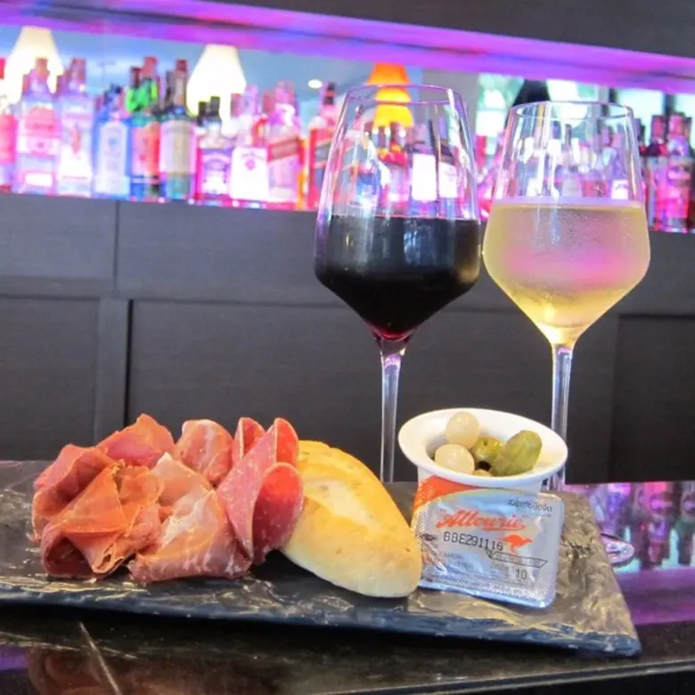 ฉลองวันชาติฝรั่งเศสกับเมนูพิเศษนำเข้าจากแดนน้ำหอม