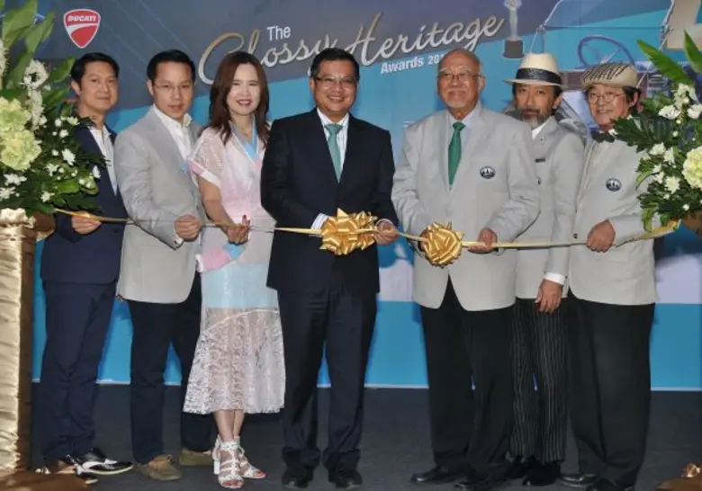 ศูนย์การค้าฟิวเจอร์พาร์ค และ สเปลล์ ร่วมก...