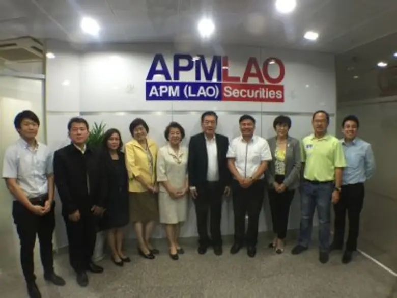 คุณสมภพ ศักดิ์พันธ์พนม (ที่ 4 จากขวา) ผู้...