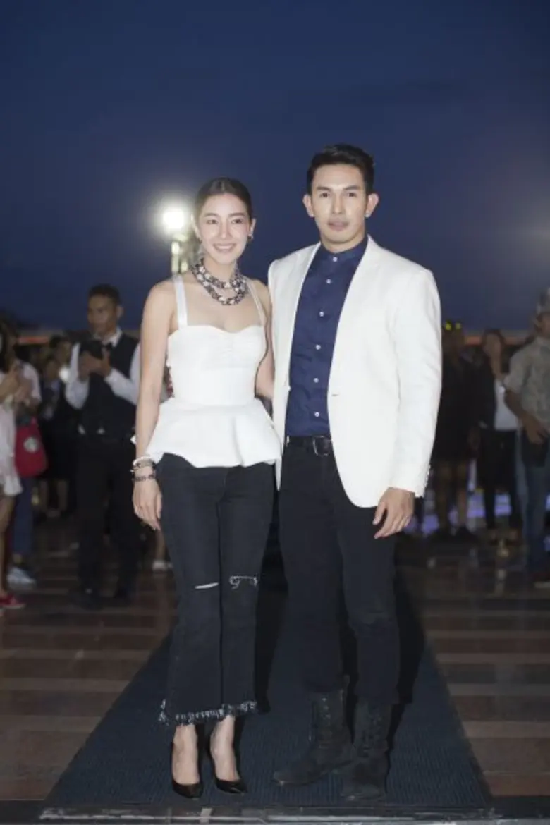 ทรูโฟร์ยู" จัดกระทบไหล่ "อั้ม-นุ่น" ดินเนอร์หรู "เจ้าเวหา ครูซปาร์ตี้"