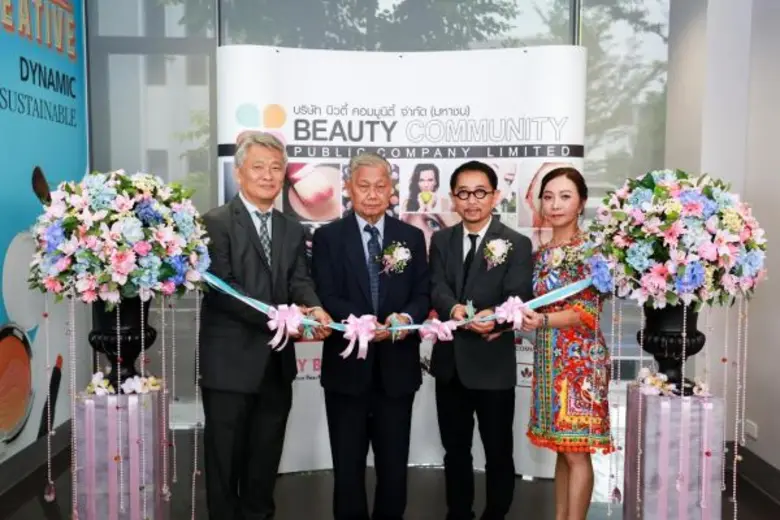 พลโทเผด็จ จารุจินดา (ที่ 2 จากซ้าย) ประธา...