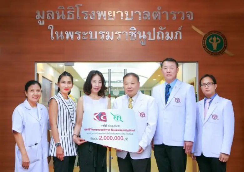 นางพิทยา วรปัญญาสกุล (กลางซ้าย) รองประธาน...