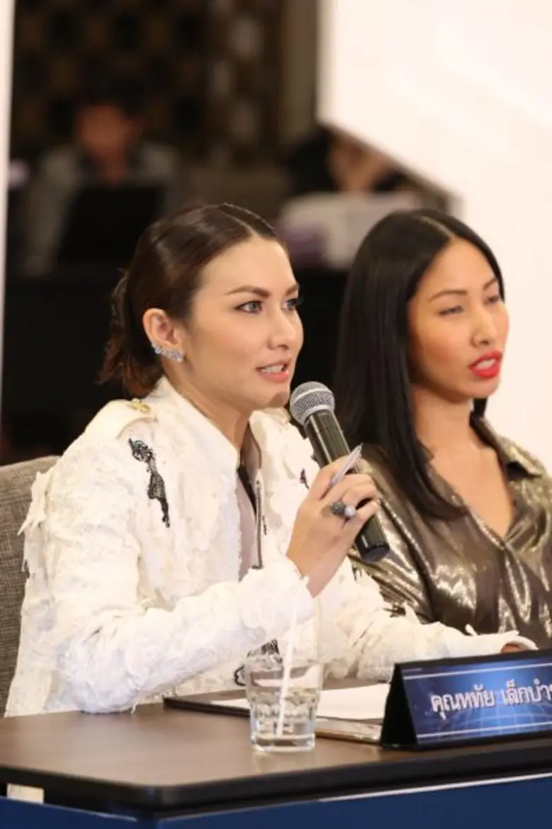 บรรยากาศเต็มไปด้วยความกดดันและตรึงเครียด ...