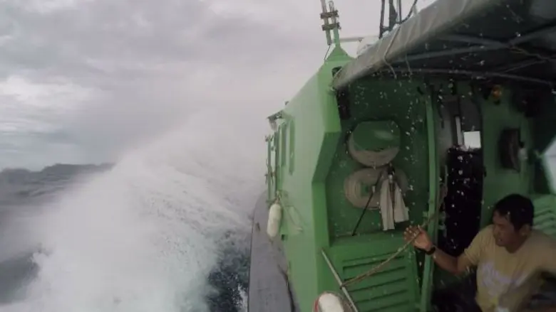 “กุ้ง สุธิราช” ฝ่ามรสุม ตะลุยชนเผ่ามอแกน ท้าพิสูจน์ สุดยอดนักดำน้ำตัวเปล่า