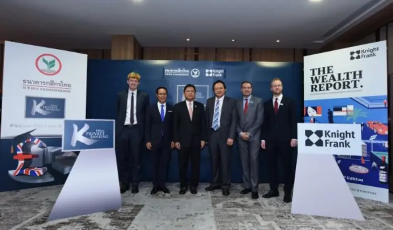 นายปรีดี ดาวฉาย (ที่ 3 จากซ้าย) กรรมการผู...