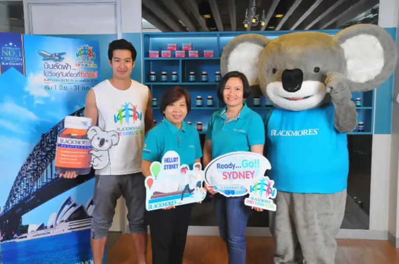 น.ส. ผุสดี สุจิตจร ผู้จัดการทั่วไป และน.ส...