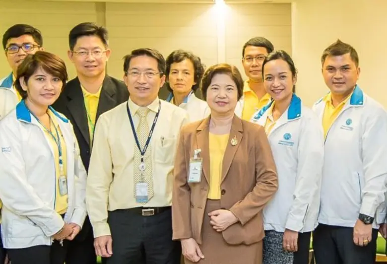 นายกิติศักดิ์ นวลจันทร์ฉาย (แถวหน้าที่ 2 ...