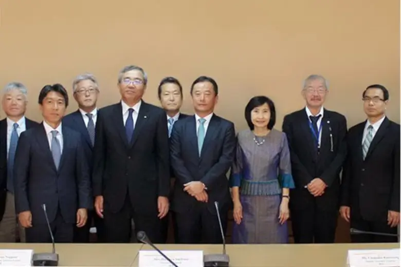 นางหิรัญญา สุจินัย เลขาธิการบีโอไอ พร้อมด...