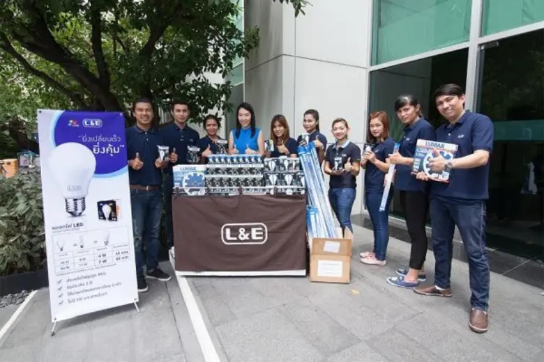 คุณวลัยลักษณ์ วงศ์ธนวัฒน (ที่ 4 จากซ้าย) ...