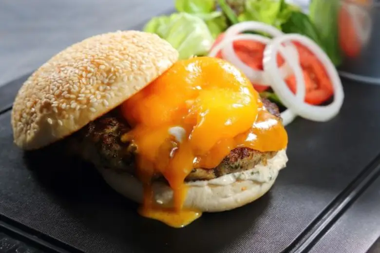 ฟลาน โอเบรียนส์ ไอริชผับ สาขาสีลม ชวนจิบเบียร์เชียร์บอล เอาใจคอฟุตบอลต้อนรับฟุตบอลยูโร 2016