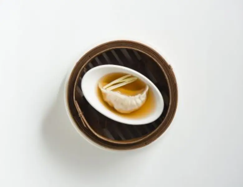 “อิ่มอร่อยกับบุฟเฟต์ติ่มซำมื้อกลางวันได้แบบไม่จำกัด ที่ห้องอาหารไชน่า เทเบิ้ล”