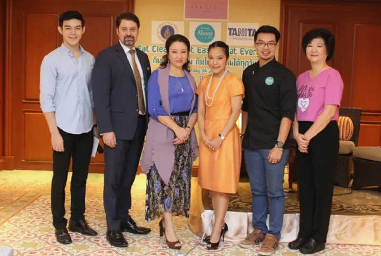 มาริสา สุโกศล หนุนภักดี (ที่ 3 ซ้าย) รองป...