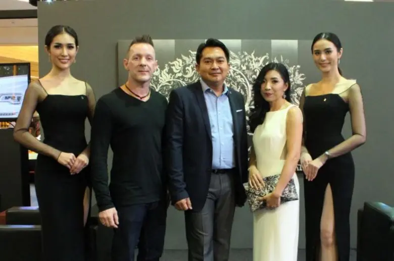 โรลส์-รอยซ์ จัดงาน "บีวิทชิ่ง ทรีส์ - บีวิทชิ่ง โรลส์-รอยซ์" เปิดจองภาพศิลป์ "ต้นไม้ในฝัน" มอบรายได้แด่โรงพยาบาลศิริราช