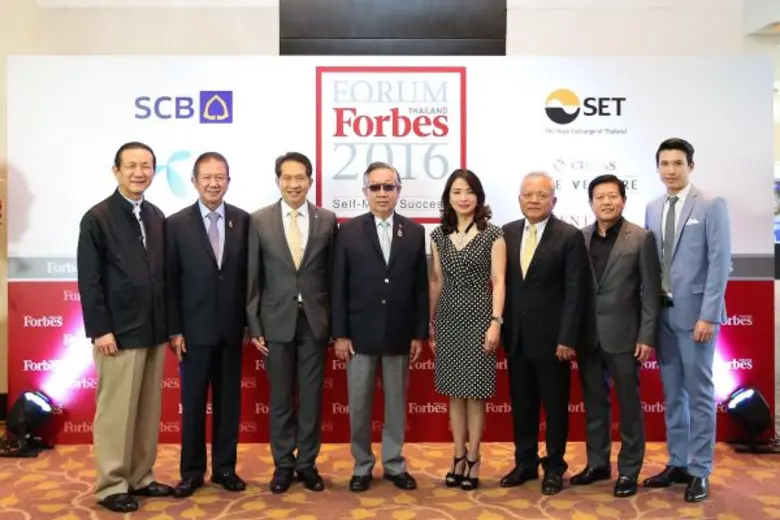 นางสาวจรีพร จารุกรสกุล ประธานเจ้าหน้าที่บริหารกลุ่ม...