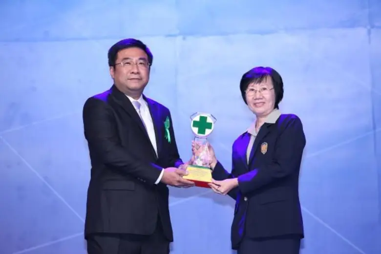 นายธีรสันต์ กูลมงคลรัตน์ ผู้จัดการฝ่ายโรง...