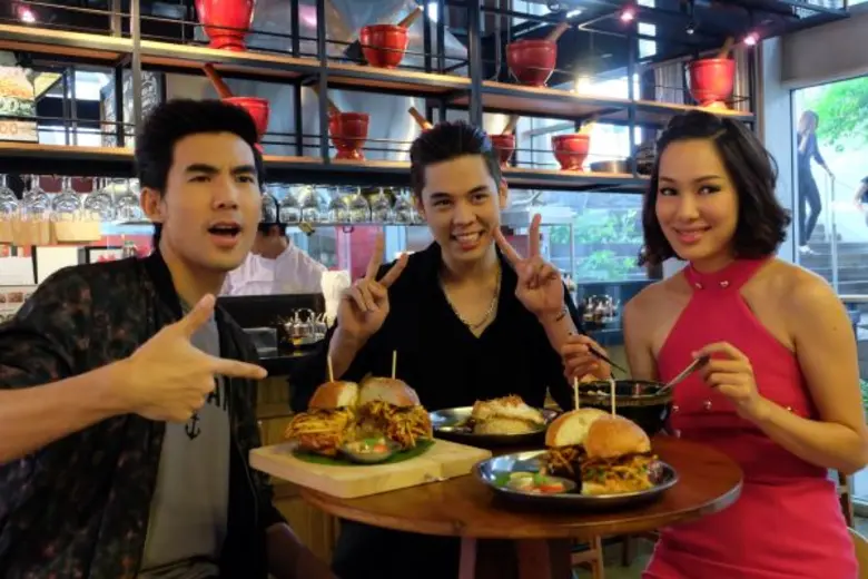 ทีวีไกด์: รายการ “เปรี้ยวปาก เช็คอิน” “พีช พชร ” ทุบกระปุกทำธุรกิจแรกด้วยตัวเอง ภูมิใจพาเปรี้ยวปากเช็คอินร้าน Potato Conner  เผย “ออม สุชาร์” น่ารักสนิทคลิกกันง่ายไซด์มินิ