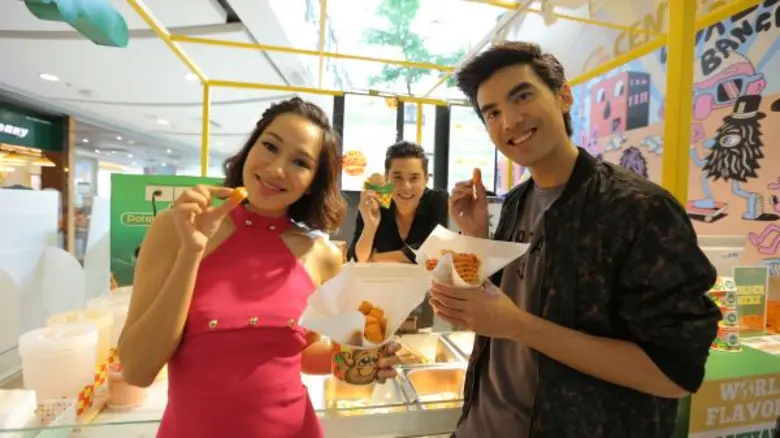 ทีวีไกด์: รายการ “เปรี้ยวปาก เช็คอิน” “พีช พชร ” ทุบกระปุกทำธุรกิจแรกด้วยตัวเอง ภูมิใจพาเปรี้ยวปากเช็คอินร้าน Potato Conner  เผย “ออม สุชาร์” น่ารักสนิทคลิกกันง่ายไซด์มินิ