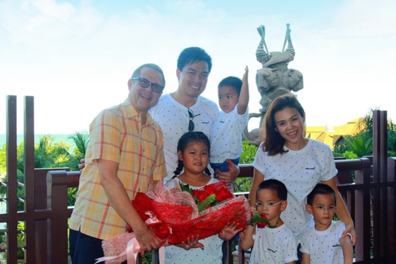 มร.อังเดร บลูฮาร์ท (ซ้าย) ผู้จัดการทั่วไป...