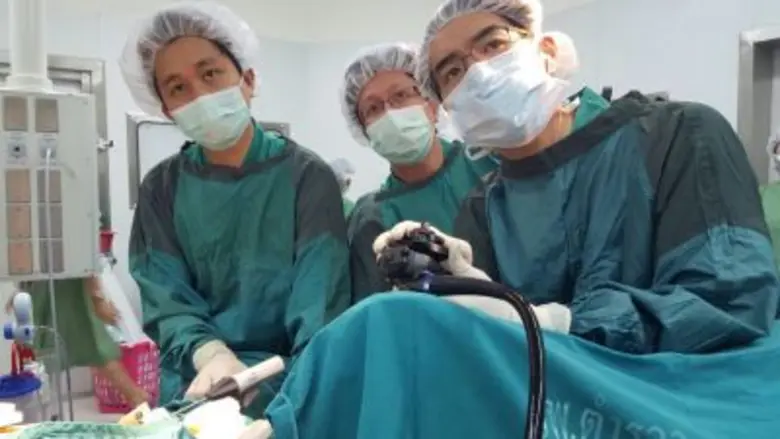 โรงพยาบาลตำรวจผ่าตัดนิ่วในถุงน้ำดีแบบไร้แผล แห่งแรกในเอเชียตะวันออกเฉียงใต้