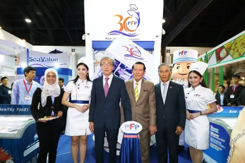 นายสมคิด จาตุศรีพิทักษ์ (ที่ 3 จากซ้าย) ร...