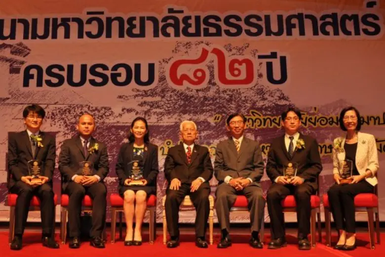 ศาสตราจารย์พิเศษ นรนิติ เศรษฐบุตร นายกสภา...