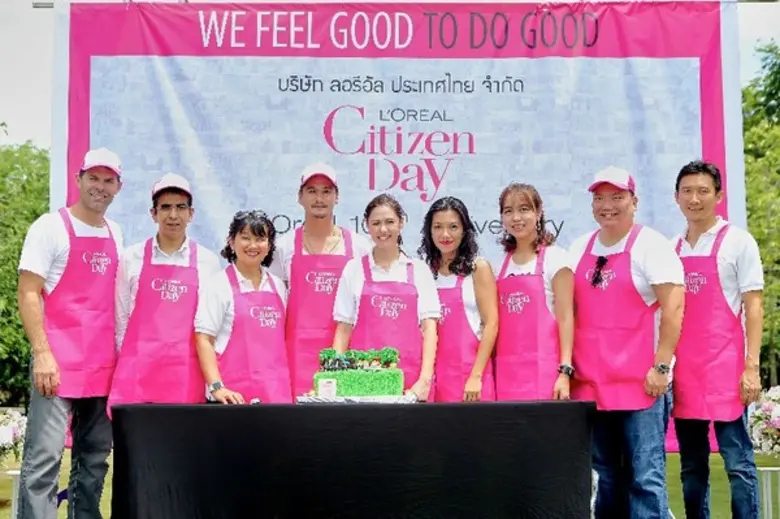 นาตาลี เกอร์ชไตน์ เคอโรวดี (ที่ 5 จากขวา)...