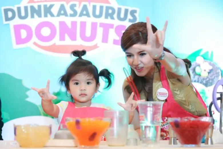 นางสาวนบเกล้า ตระกูลปาน รองประธานกรรมการฝ...