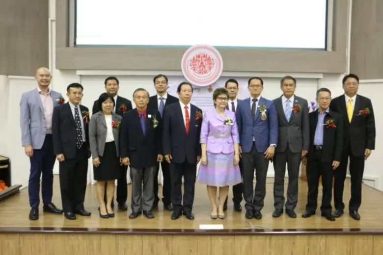 รศ.ดร.ชูวงค์ พงศ์เจริญพาณิชย์ รองคณบดีคณะ...