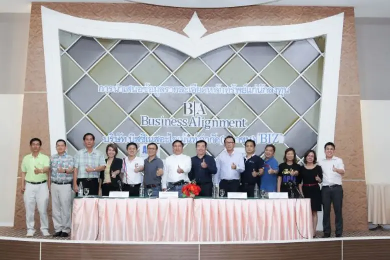 คุณสมพงษ์ ชื่นกิติญานนท์ (ที่ 7 จากขวา) ป...