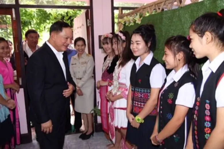 รมว.พม. ลงพื้นที่ตรวจเยี่ยมศูนย์เรียนรู้การพัฒนาสตรีและครอบครัวภาคเหนือ จังหวัดลำปาง
