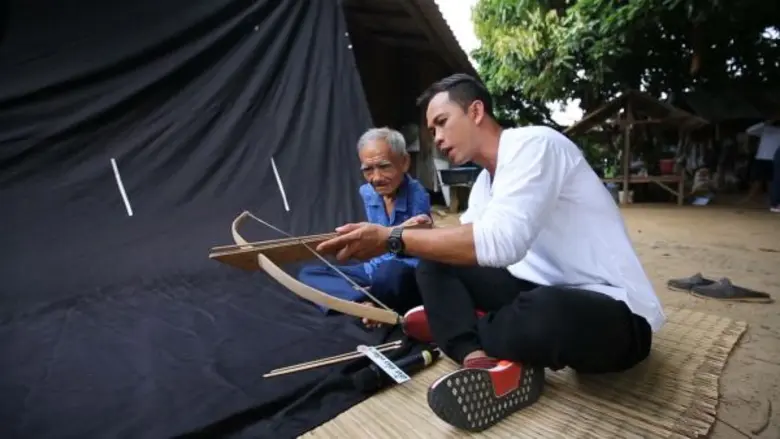 “สมจิตร” ทึ่ง! คนชราไร้แขน ยิงหน้าไม้แม่นดั่งจับวาง