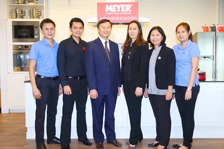 พันธมิตร...มร.โจเซฟ เคซี โล กรรมการและผู้...