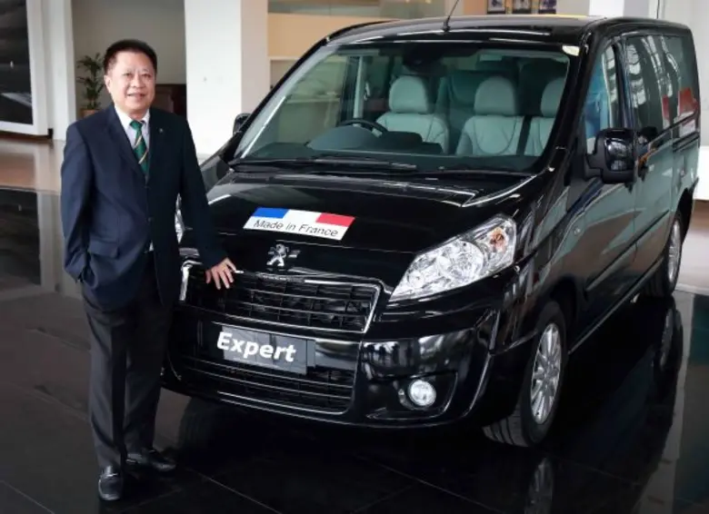 นายพลกฤษณ์ ลีนุตพงษ์ ประธานกรรมการ บริษัท...