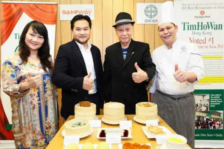 นางสาวราชพฤกษ์ อุบลศรี ผู้จัดการทั่วไป ศูนย์การค้าเ...