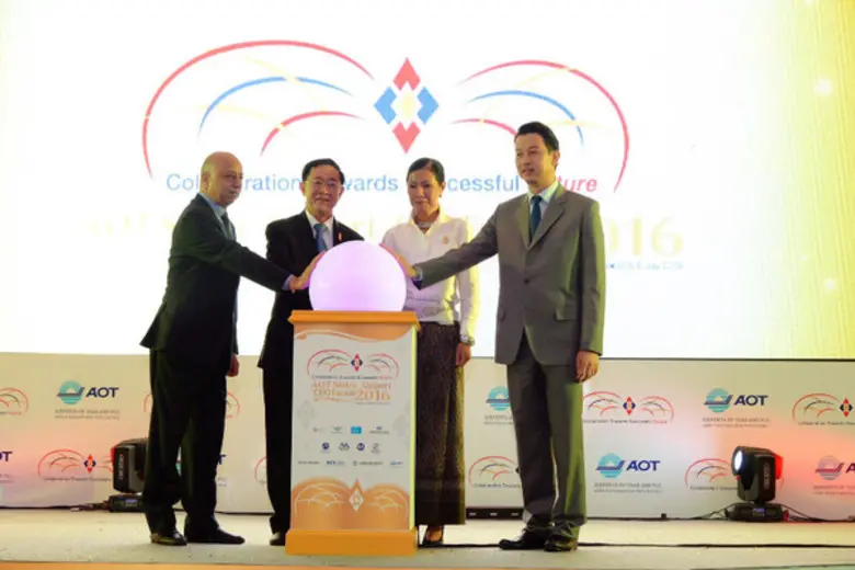 นายอาคม เติมพิทยาไพสิฐ (ที่ 2 จากซ้าย ) ร...