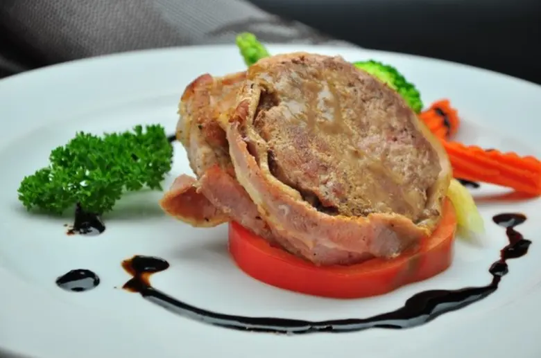 พบกับพาเหรดสเต็กชั้นเลิศ นำทีมโดย สเต็กจอ...