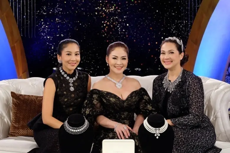 พบกับเครื่องเพชรอลังการงานสร้างของแขกรับเ...