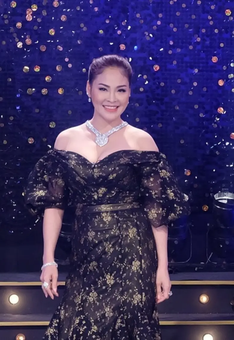 ทีวีไกด์: รายการ "แพรว" เปิดตู้เครื่องเพชรสุดหรู “อุ๋ย” สุรสา สืบสมาน และชวนไปทำความรู้จักนักช้อป Top Spender ตัวแม่